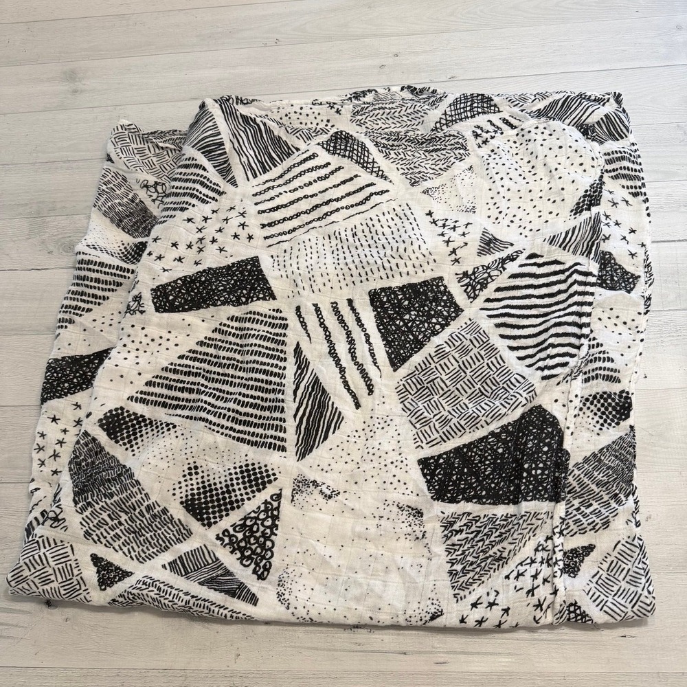 Aden & Anais black and white rayon from bamboo baby‎ swaddle blanket